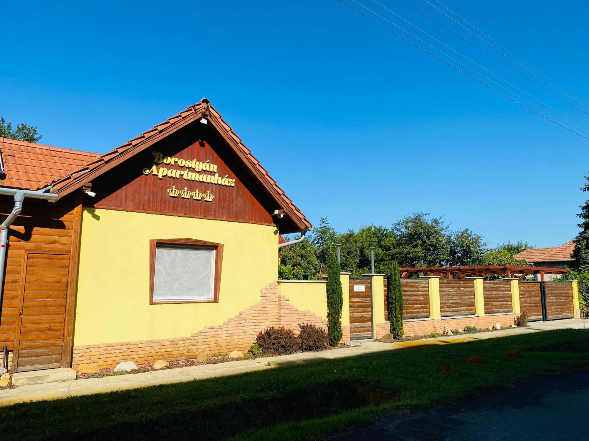 Borostyan Apartmanhaz Mórahalom Exterior foto
